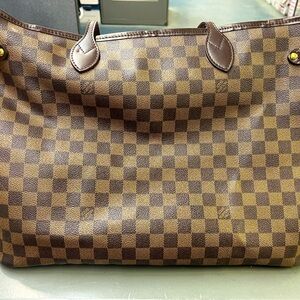 Louis Vuitton GM Neverfull Damier